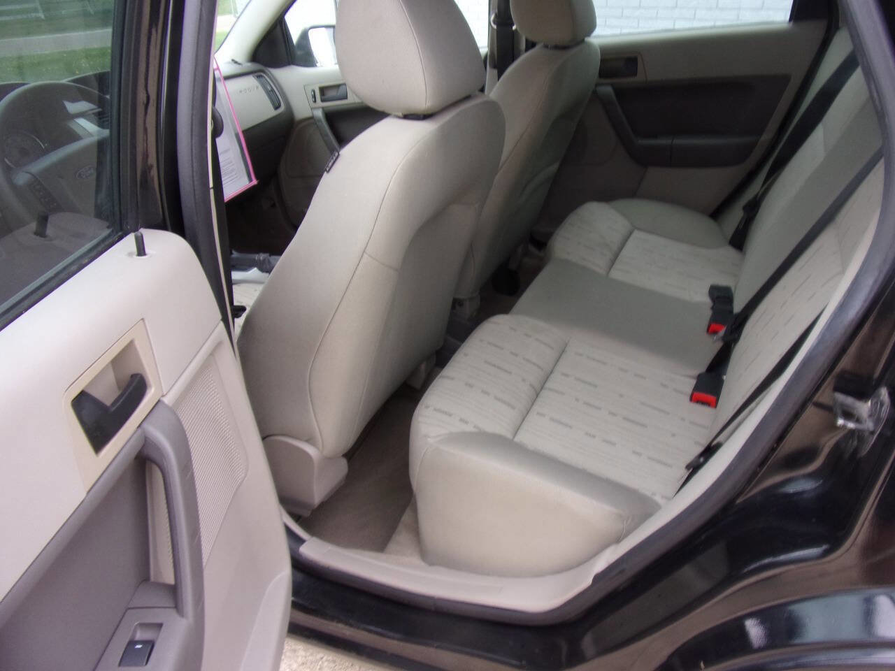 Used 2011 Ford Focus SE w/ 201A Rapid Spec Order Code FWD image 3