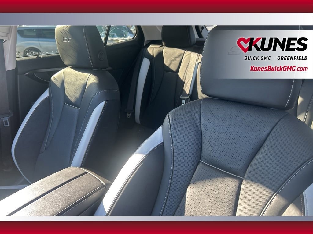 Used 2024 Buick Envision Sport Touring image 13