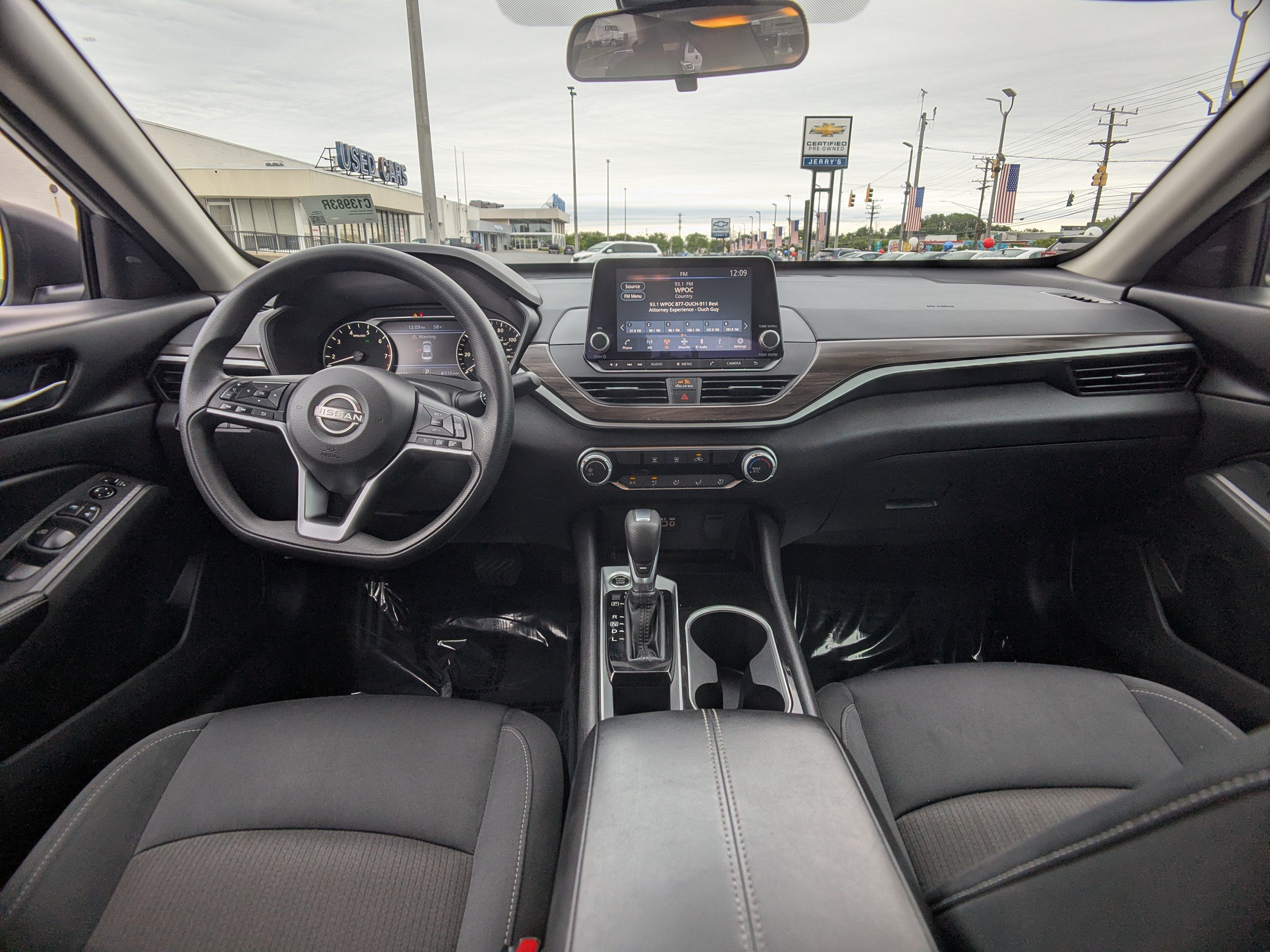 Used 2024 Nissan Altima 2.5 SV FWD image 15