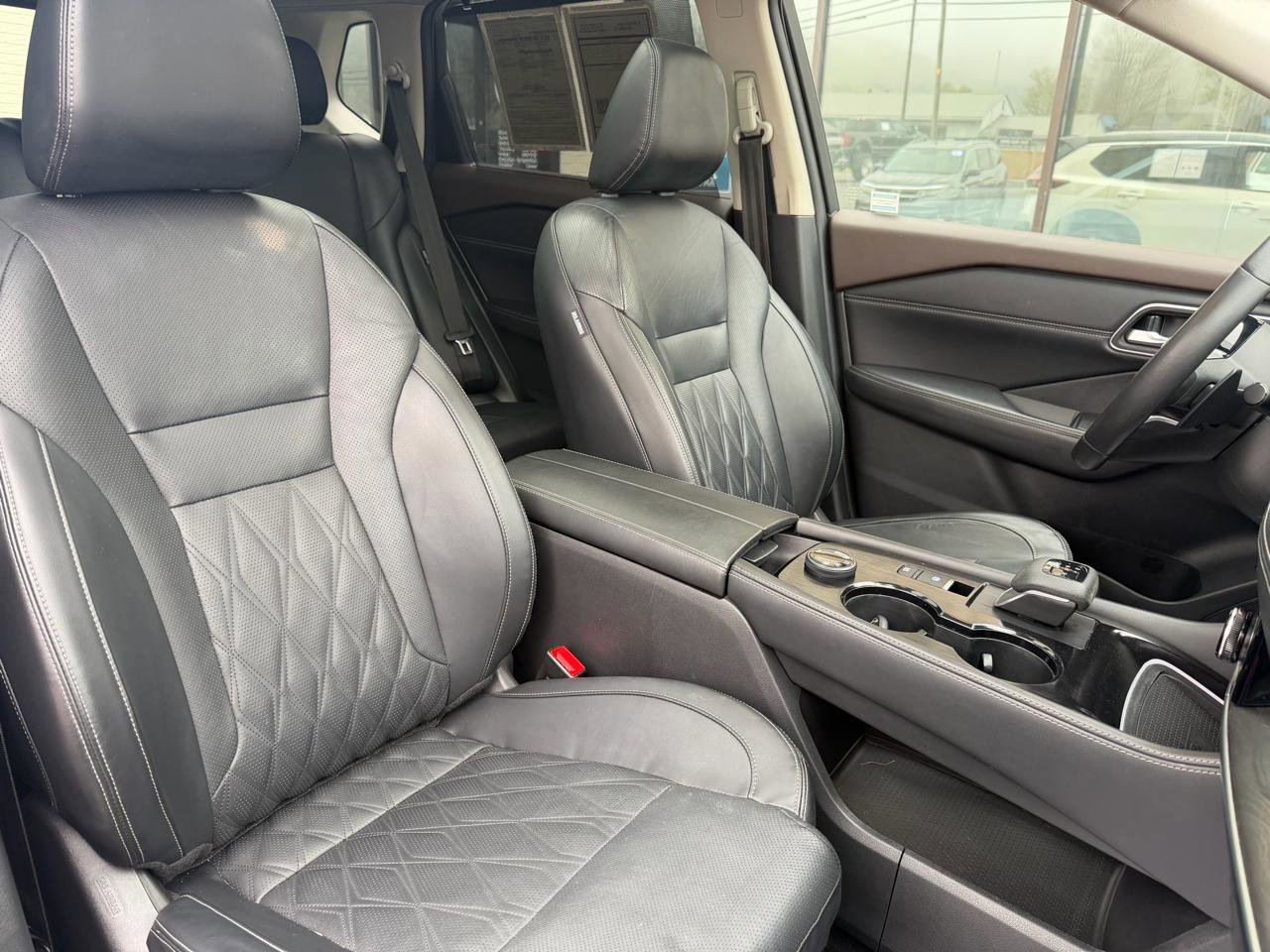 Used 2022 Nissan Rogue Platinum w/ Head-Up Display Package image 17