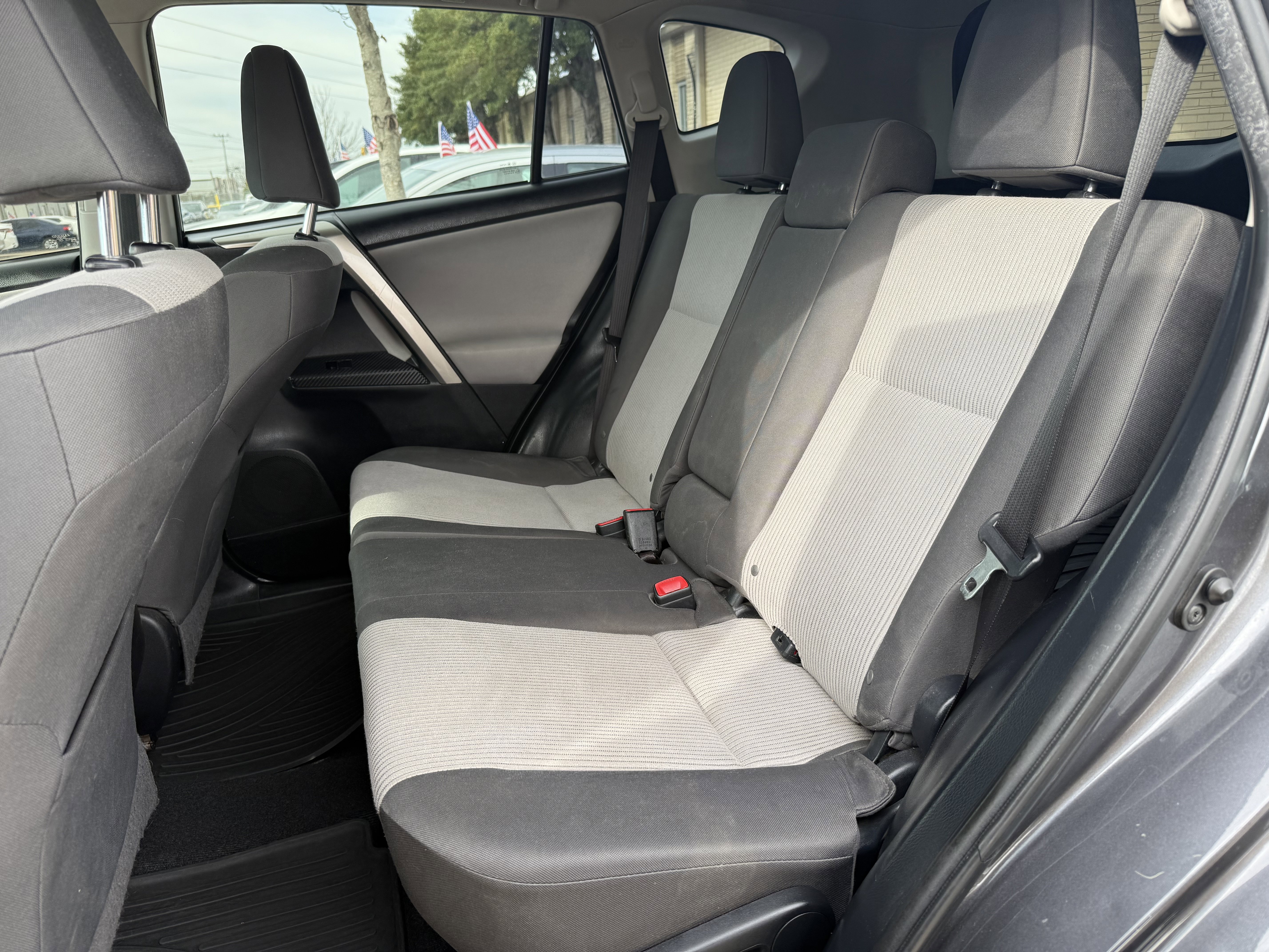 Used 2015 Toyota RAV4 LE image 15