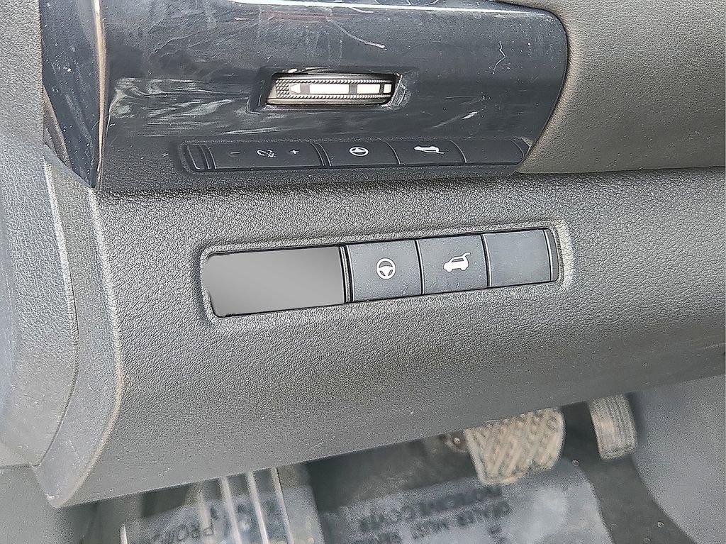Used 2025 Nissan Pathfinder SV AWD/4WD image 26