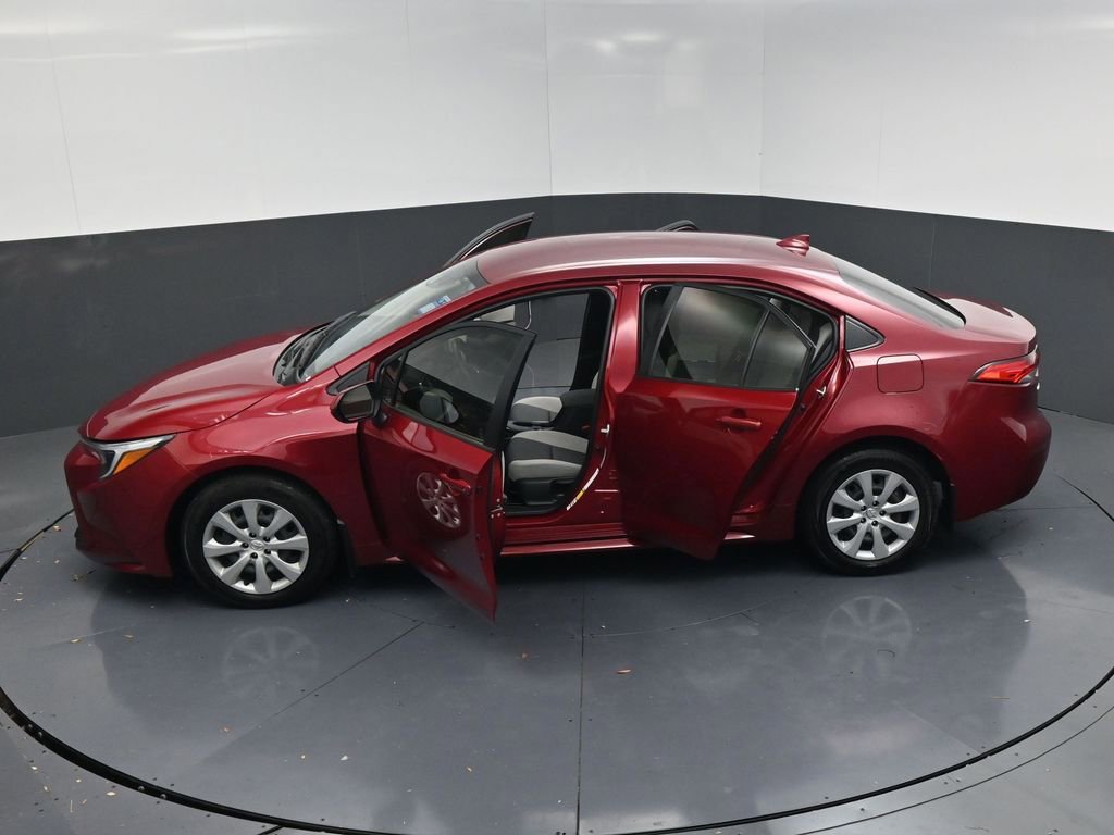 Used 2025 Toyota Corolla LE image 24