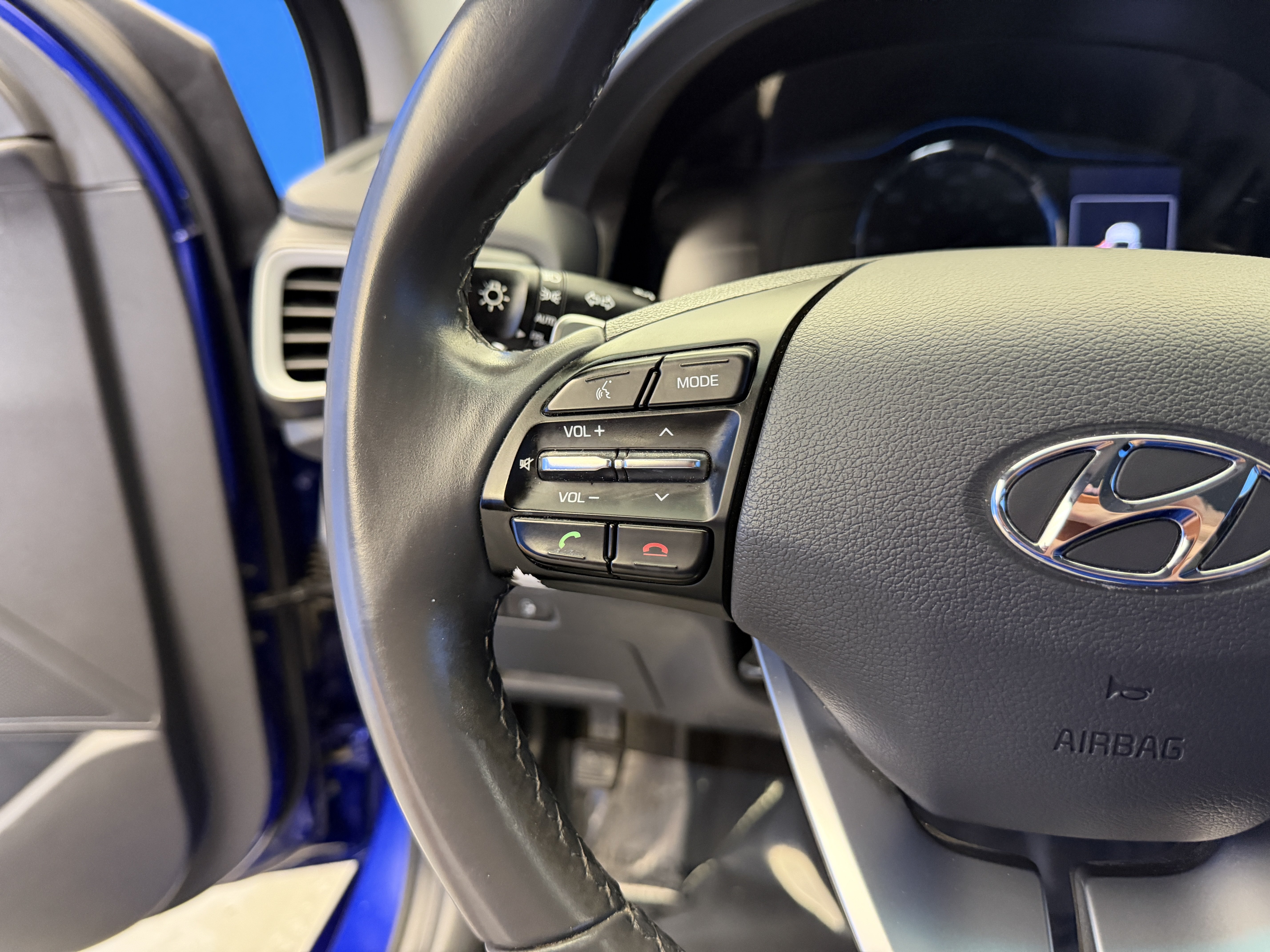 Used 2019 Hyundai Ioniq Plug-In Hybrid FWD image 15