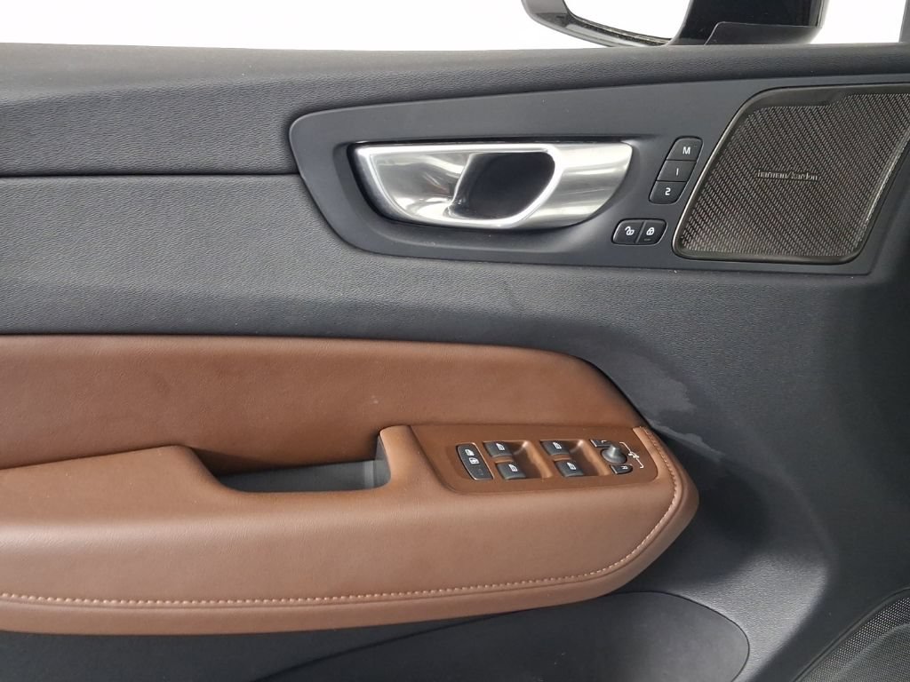 Certified 2023 Volvo XC60 B5 Plus w/ Climate Package AWD/4WD image 22