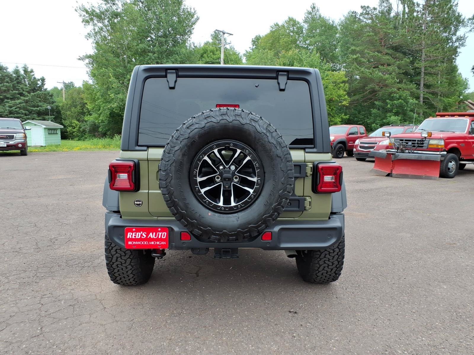 Used 2025 Jeep Wrangler Sport AWD/4WD image 4
