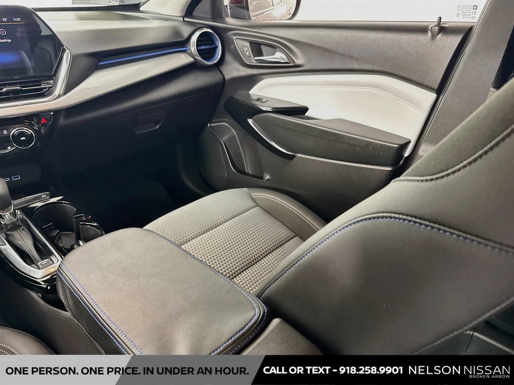 Used 2025 Chevrolet Trax LT w/ Driver Confidence Package FWD image 23