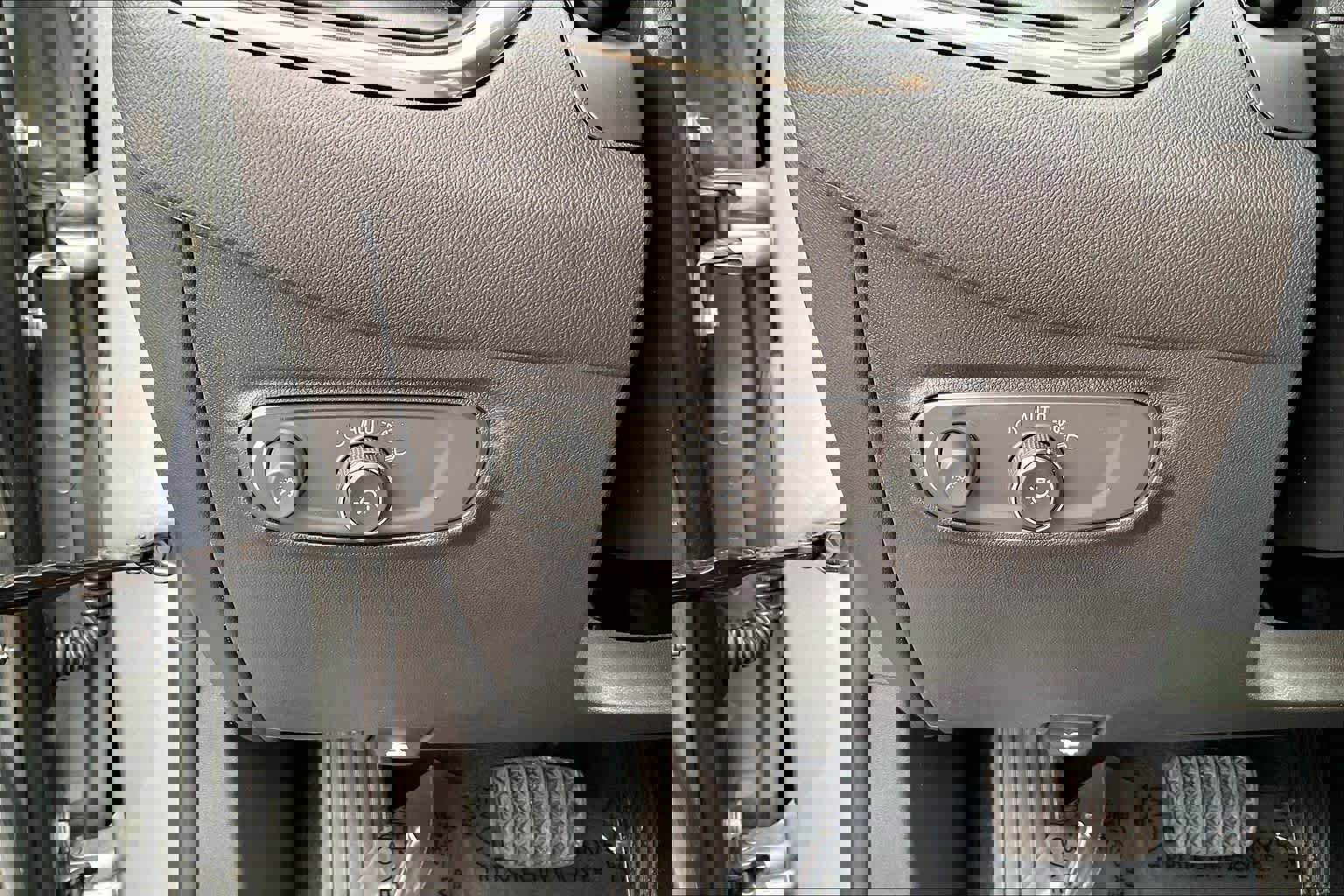 Used 2023 Chevrolet Equinox LT image 32