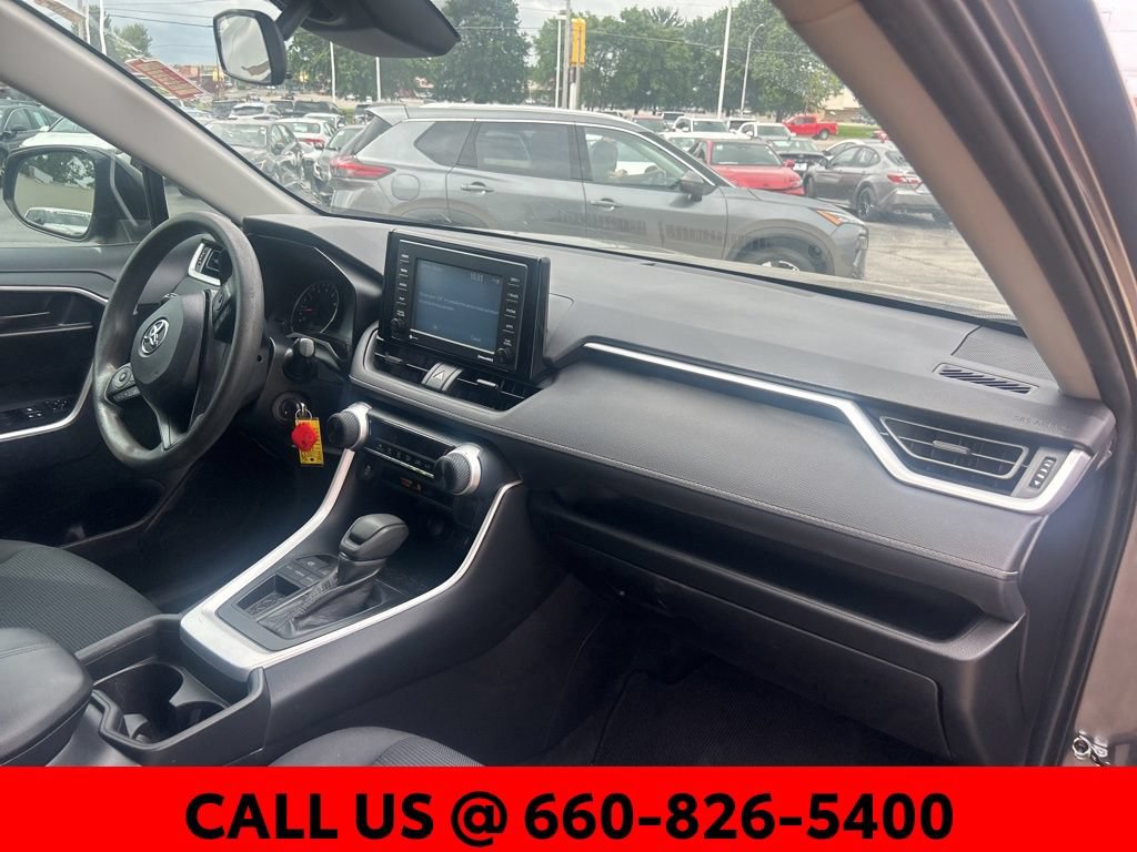 Used 2020 Toyota RAV4 LE FWD image 9