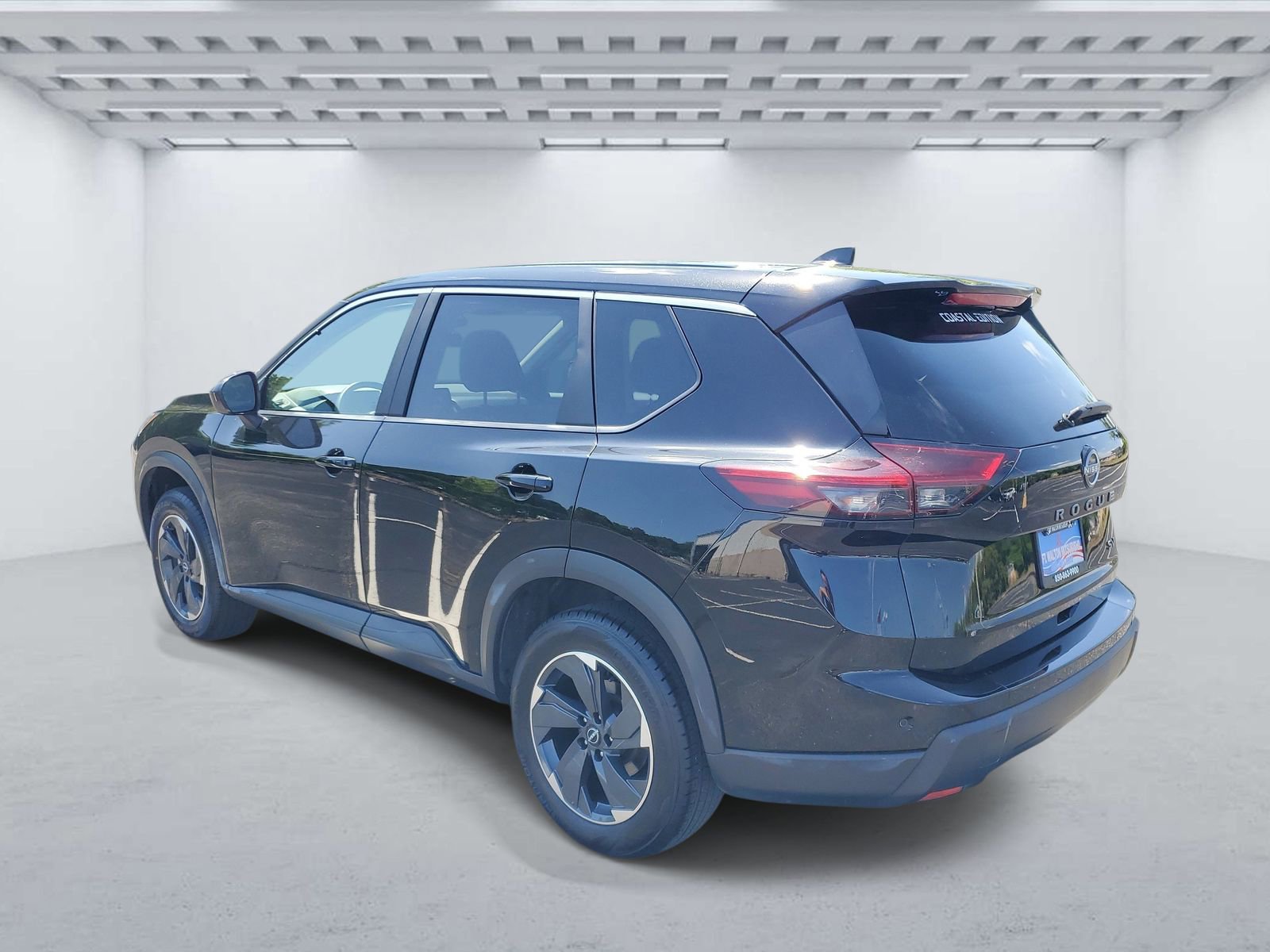 Used 2024 Nissan Rogue SV FWD image 3