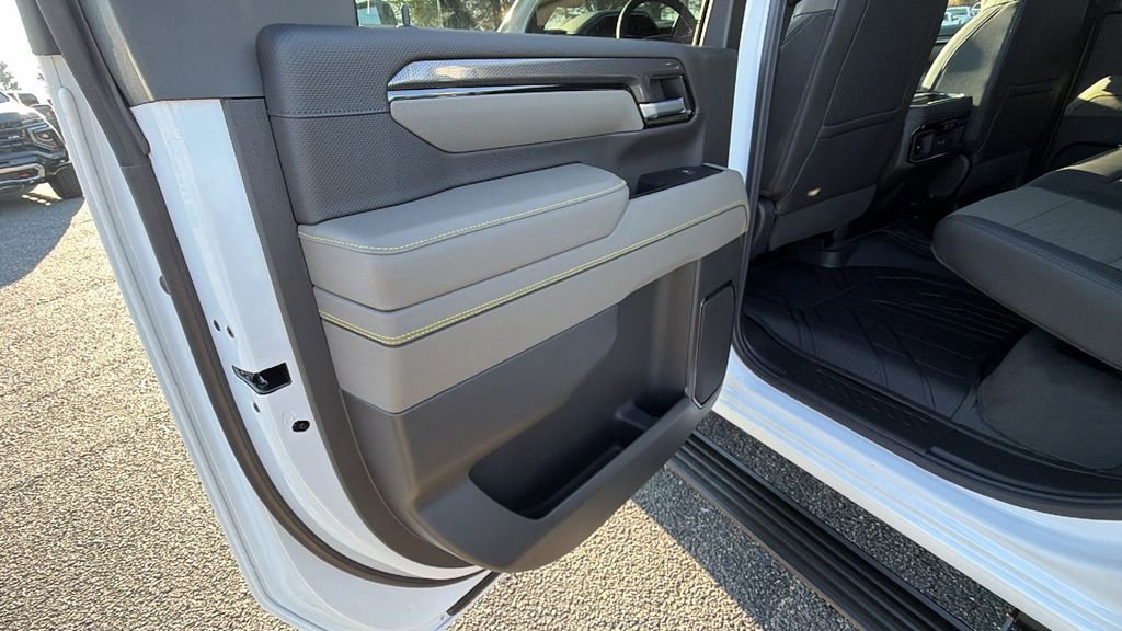 New 2026 Chevrolet Silverado 2500 ZR2 image 16