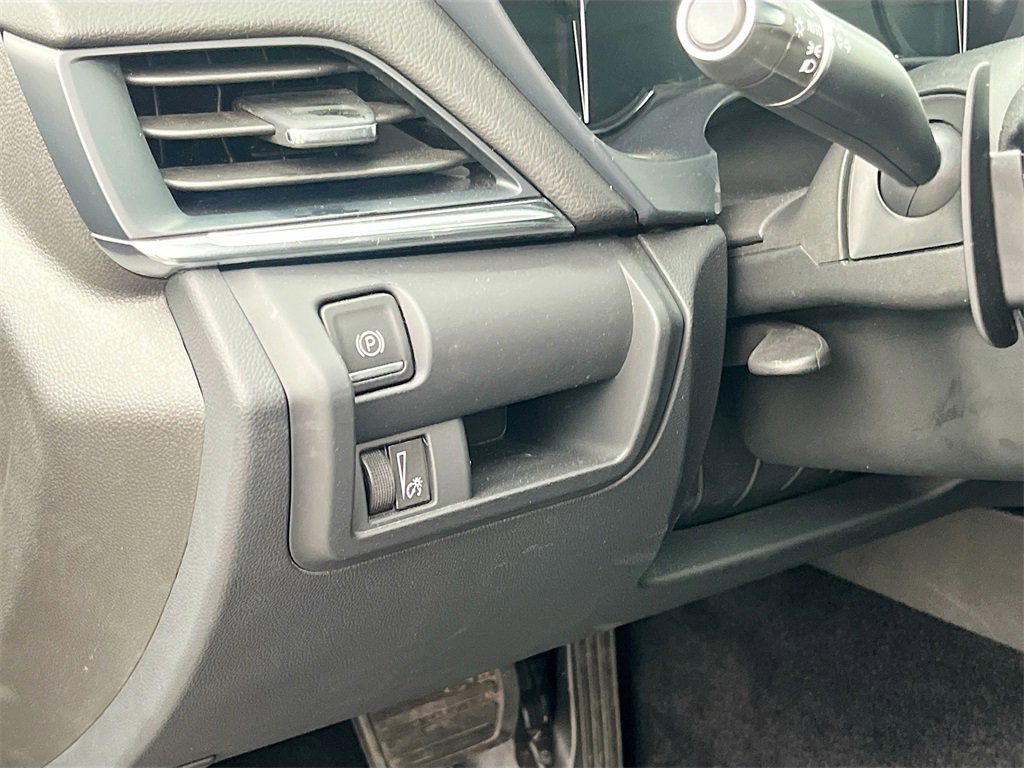 Used 2025 Cadillac CT4 Luxury image 10