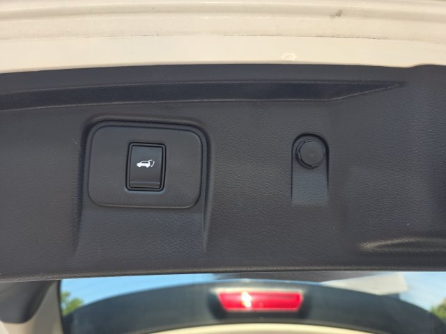 Used 2021 Nissan Murano SL w/ SL Moonroof Package FWD image 16