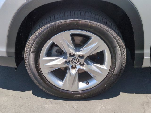 Used 2016 Toyota Highlander Limited Platinum FWD image 9