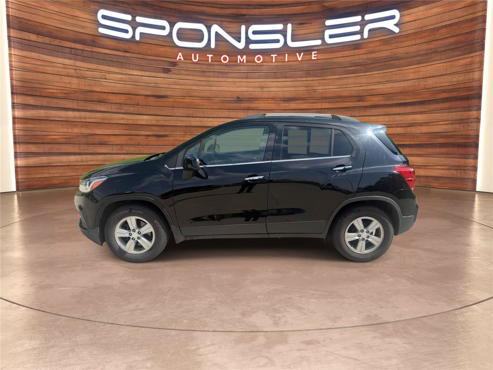 Used 2018 Chevrolet Trax LT w/ LT Convenience Package FWD image 2