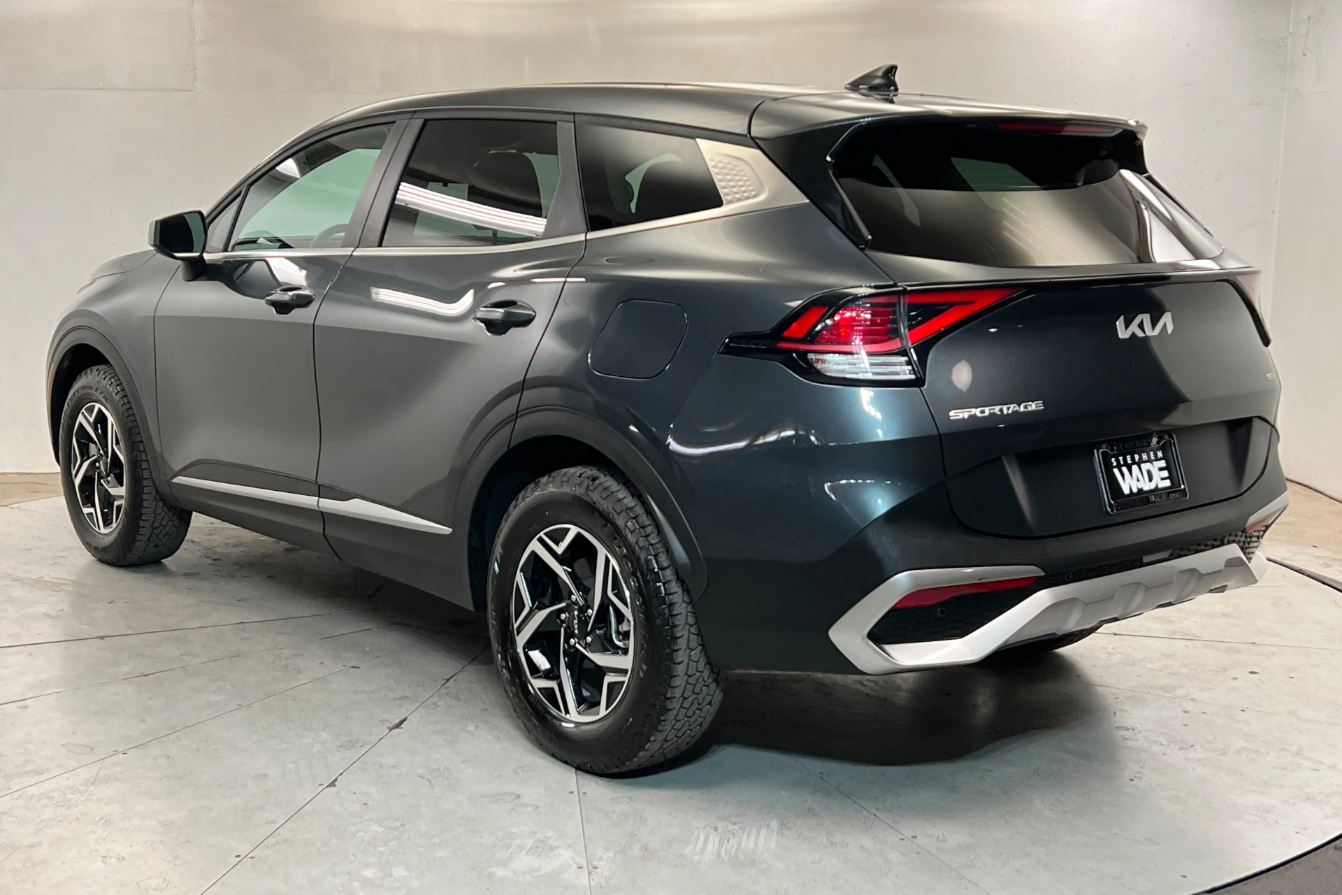 Used 2024 Kia Sportage LX image 3