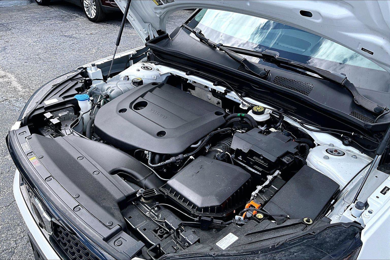 Used 2024 Volvo XC40 B5 Plus image 34