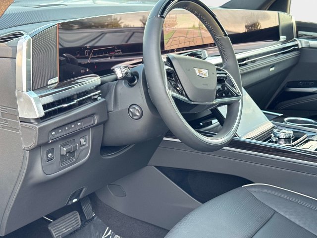 New 2026 Cadillac Escalade ESV Luxury w/ LPO, Floor Liner Package AWD/4WD image 23