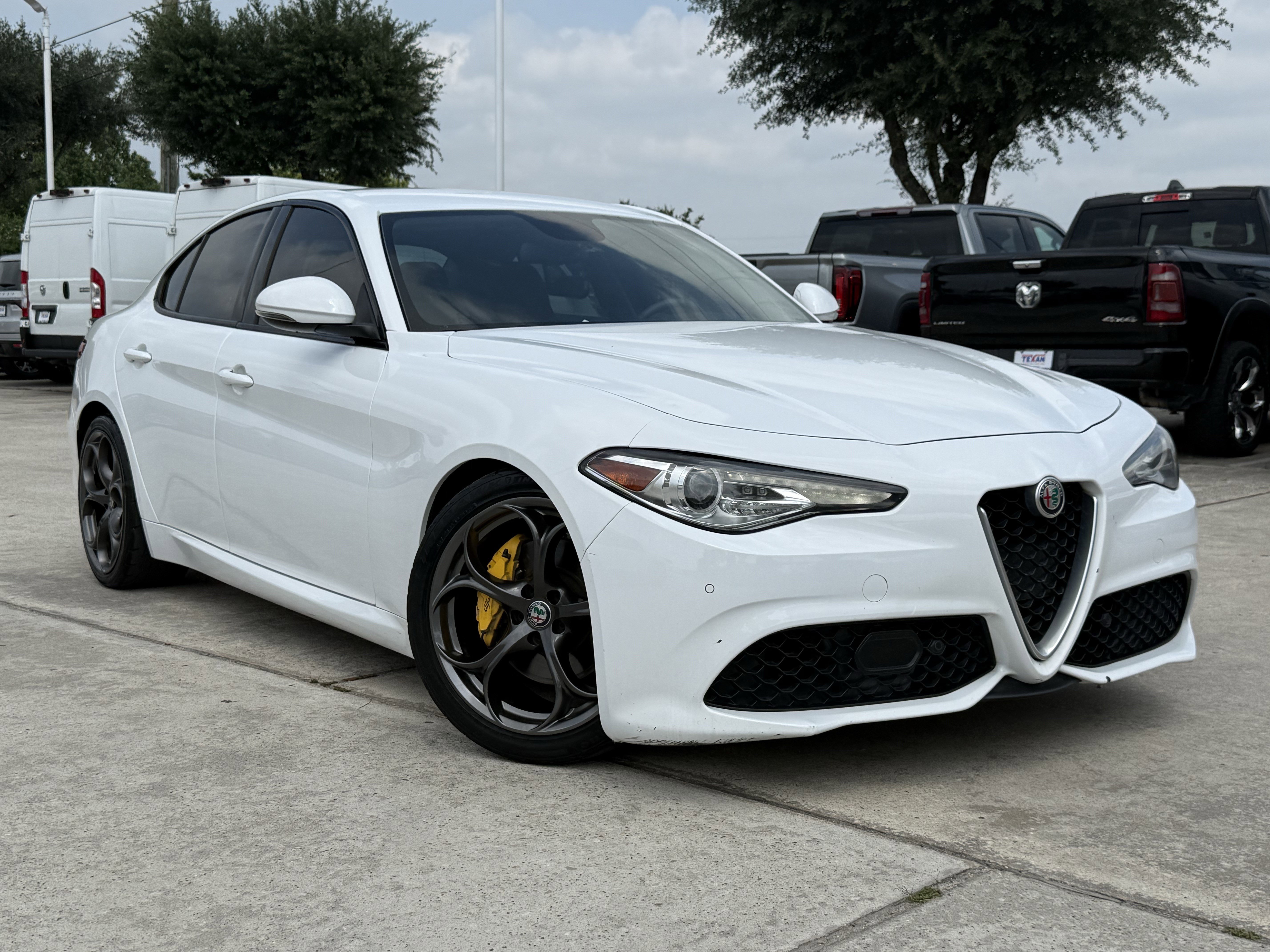 Used 2018 Alfa Romeo Giulia Ti Sport w/ Quick Order Package 22U Sport RWD image 2