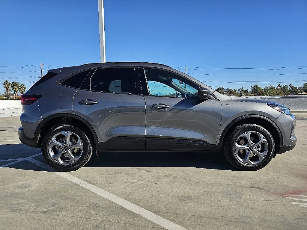 Used 2025 Ford Escape ST-Line image 9