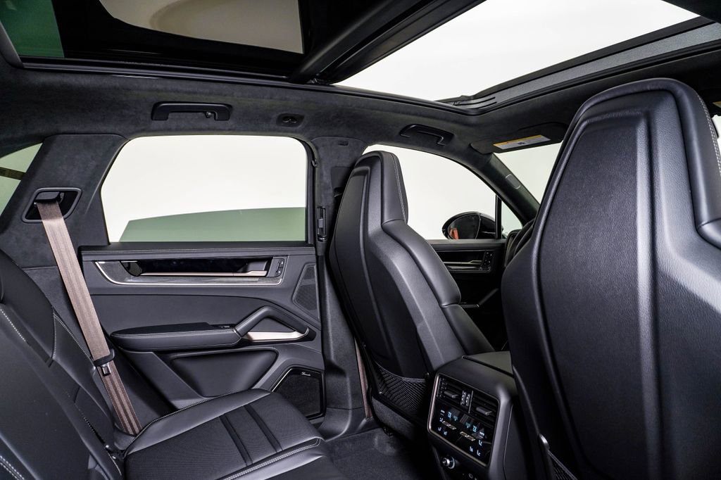 New 2026 Porsche Cayenne Turbo image 16
