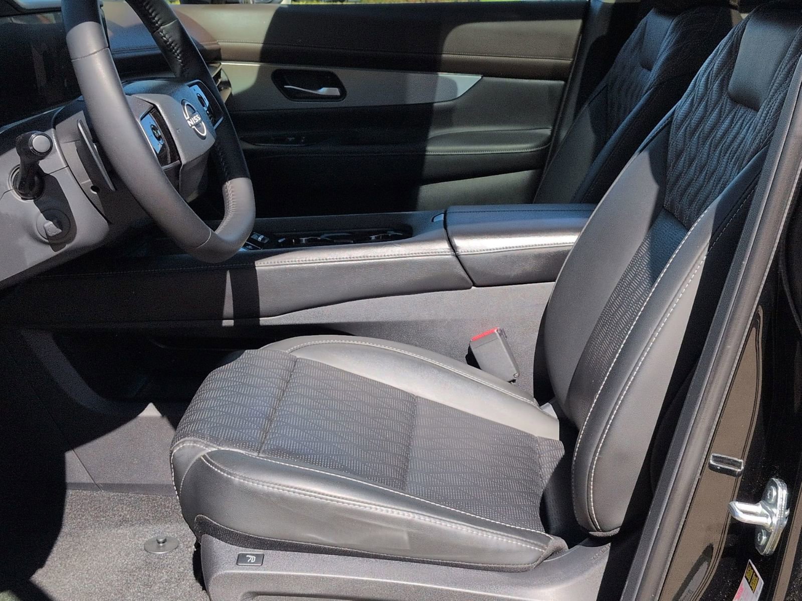 Certified 2025 Nissan Murano Platinum image 28