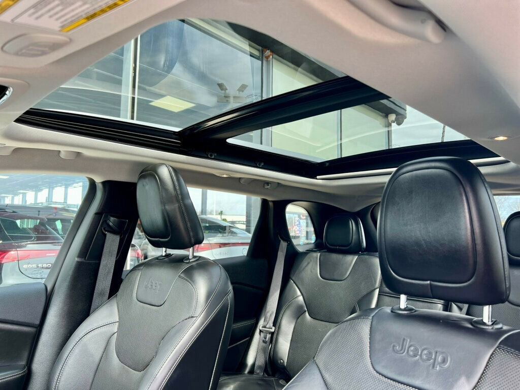 Used 2019 Jeep Cherokee Limited w/ Technology Group image 30