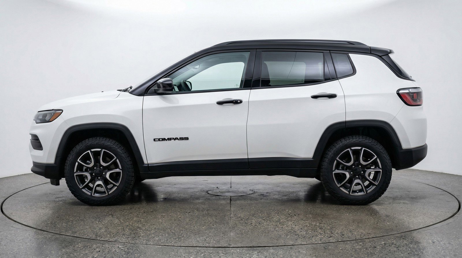 Used 2025 Jeep Compass Trailhawk AWD/4WD image 5