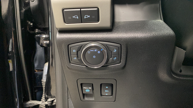 Used 2019 Ford F150 Lariat w/ Equipment Group 502A Luxury AWD/4WD image 21