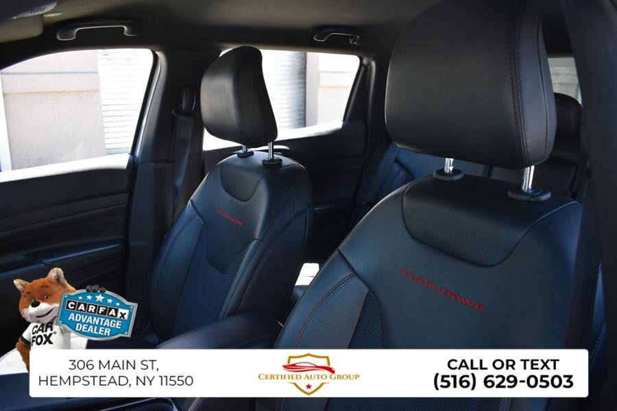 Used 2025 Jeep Compass Trailhawk AWD/4WD image 10