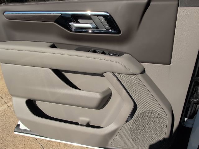 New 2026 Chevrolet Suburban LS AWD/4WD image 15