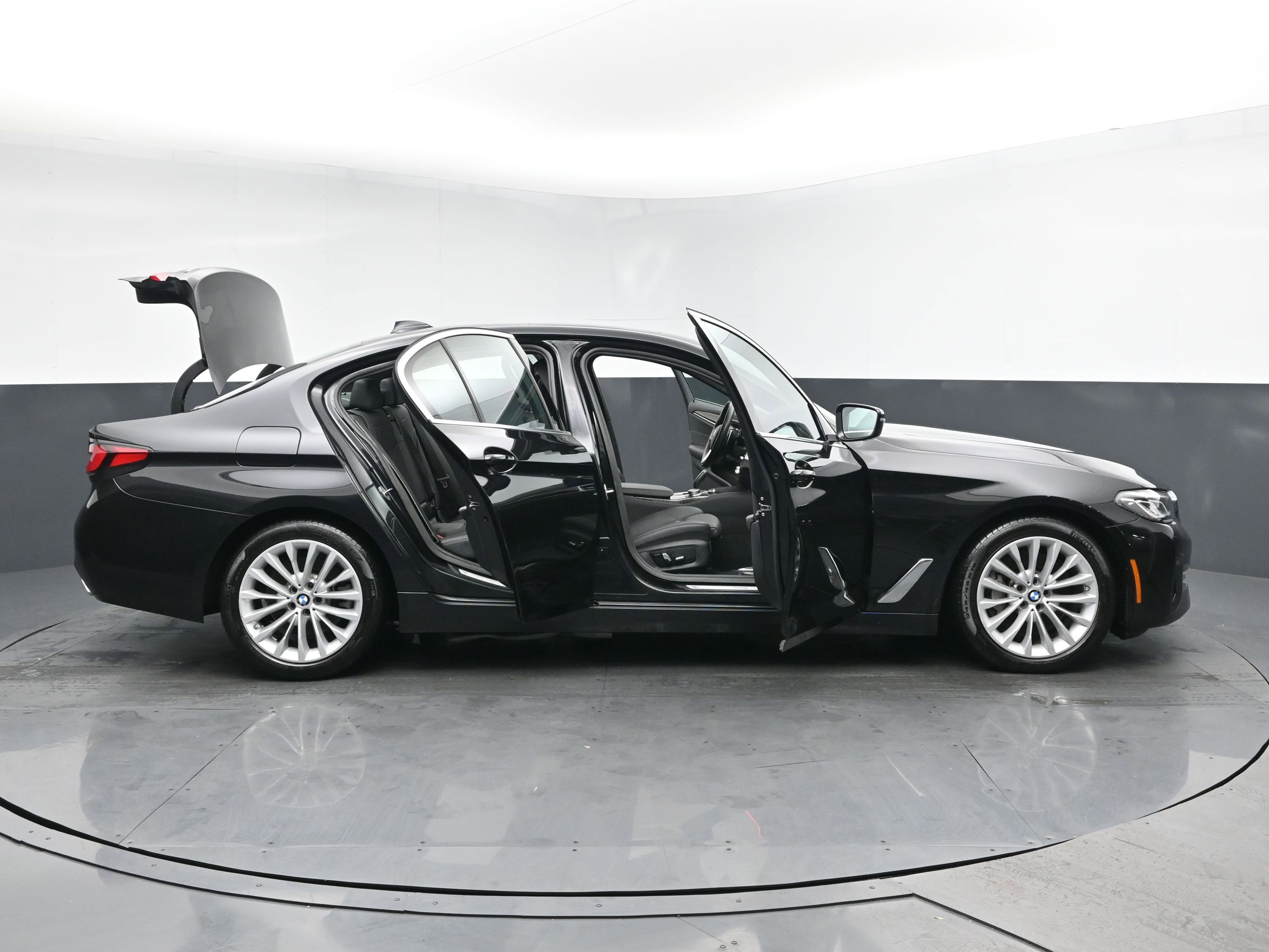 Used 2023 BMW 530i xDrive w/ Convenience Package image 30