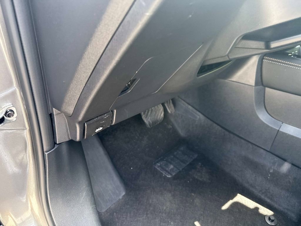 Used 2025 Nissan Kicks SV AWD/4WD image 20