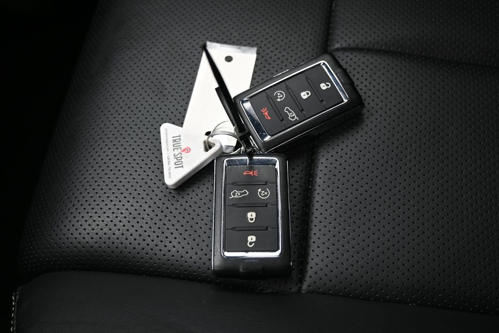 Used 2023 Jeep Grand Cherokee Overland w/ Advanced Protech Group III AWD/4WD image 32