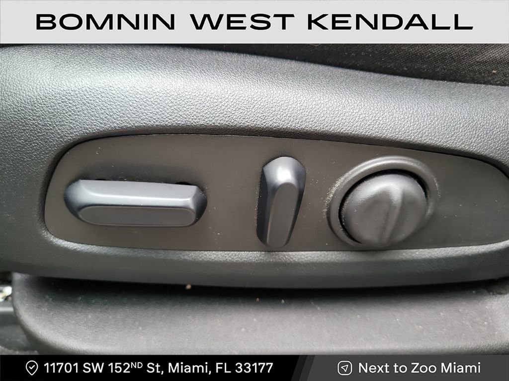 Used 2023 Chevrolet Blazer LT image 9