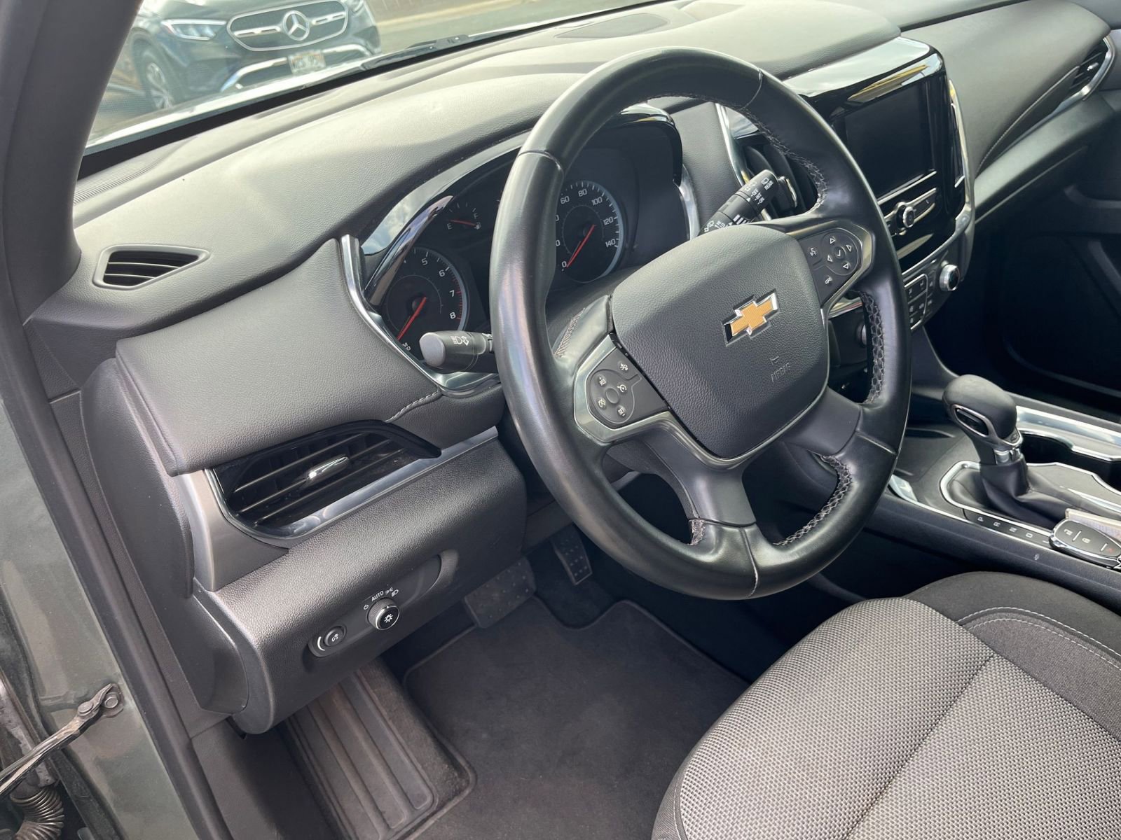 Used 2023 Chevrolet Traverse LT image 34