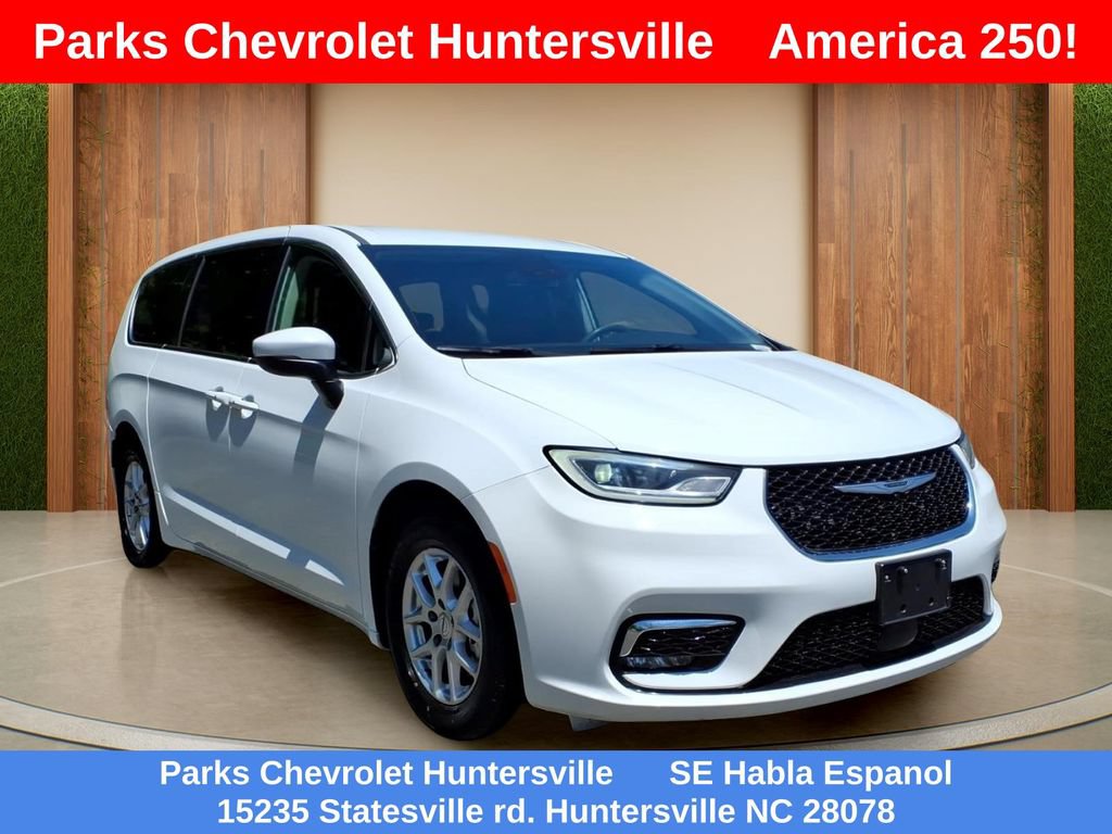 Used 2023 Chrysler Pacifica Touring-L