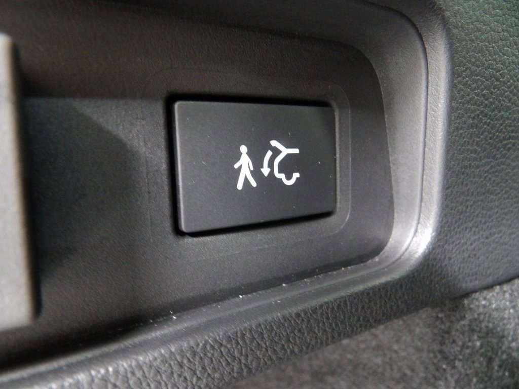 Used 2023 Acura MDX SH-AWD w/ Advance Package image 39