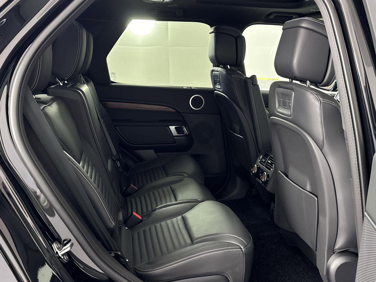 Certified 2025 Land Rover Discovery Dynamic SE image 34