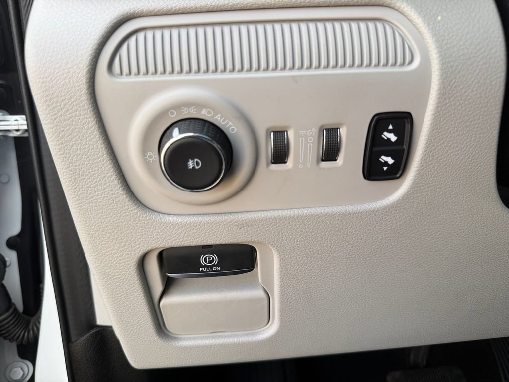 Used 2024 Jeep Wagoneer L Series II w/ Flexible Seating Group AWD/4WD image 17