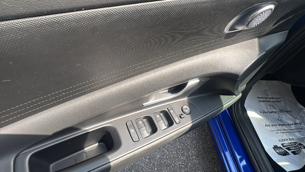 Used 2025 Hyundai Elantra SE FWD image 11