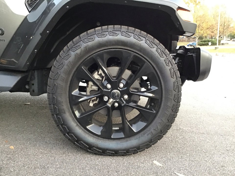 Used 2025 Jeep Gladiator Sport image 25