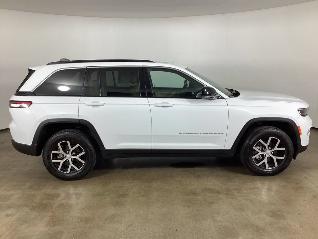 Used 2024 Jeep Grand Cherokee Limited w/ Luxury Tech Group II AWD/4WD image 7