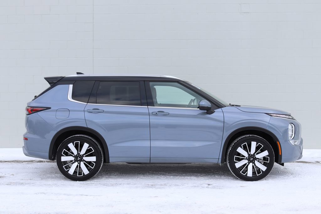 New 2026 Mitsubishi Outlander SEL image 2