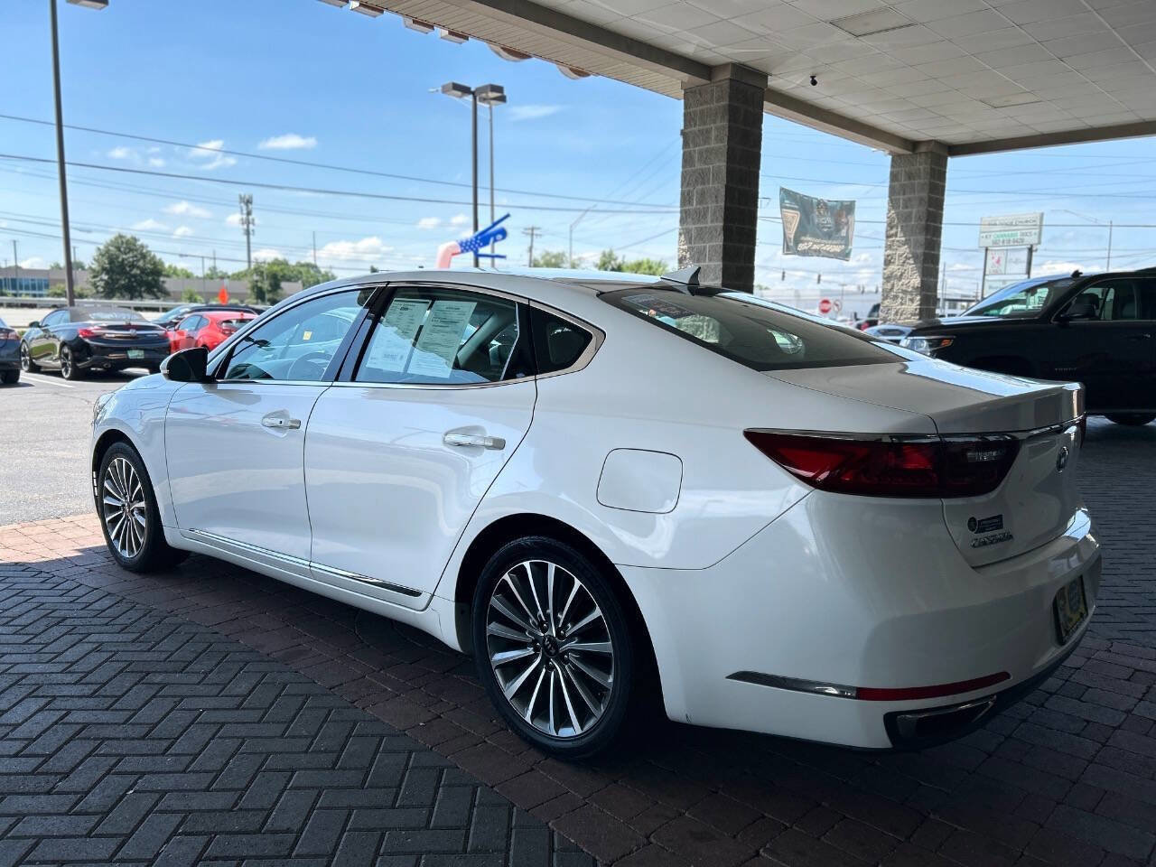 Used 2017 Kia Cadenza Premium FWD image 10