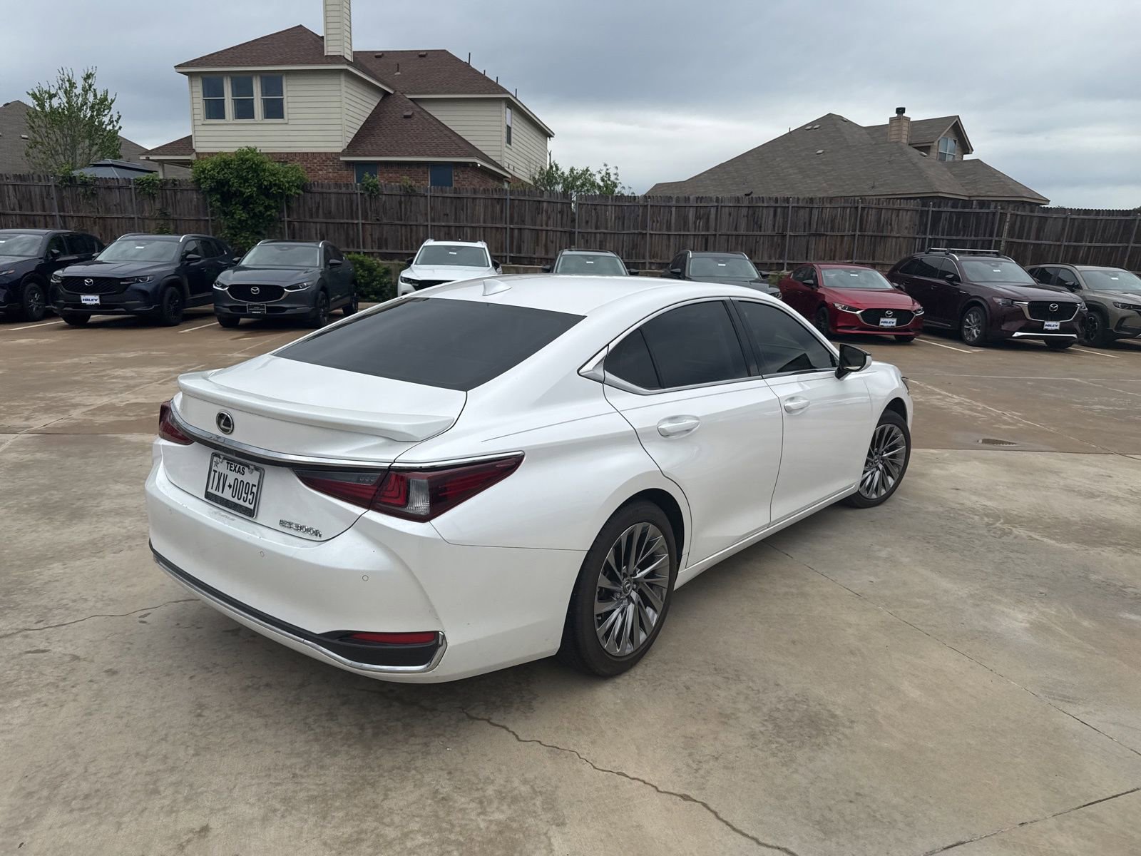 Used 2024 Lexus ES 300h w/ Technology Package image 12