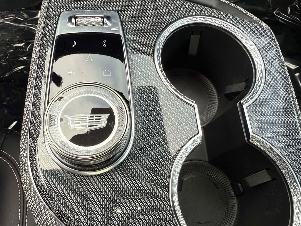 Used 2025 Cadillac Optiq Luxury 2 w/ LPO, Floor Liner Package AWD/4WD image 24