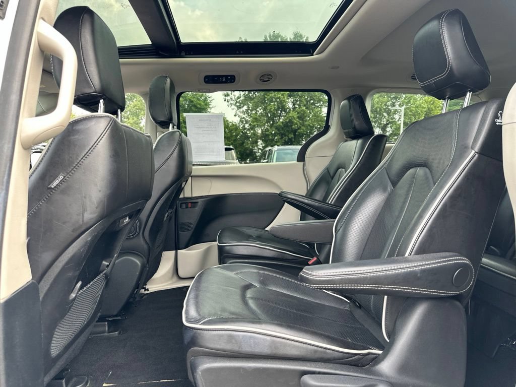 Used 2023 Chrysler Pacifica Limited FWD image 37