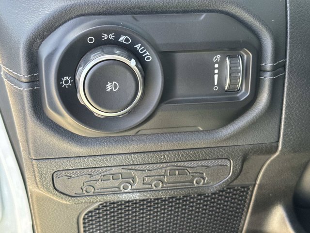 Used 2024 Jeep Wrangler Unlimited Sahara AWD/4WD image 26