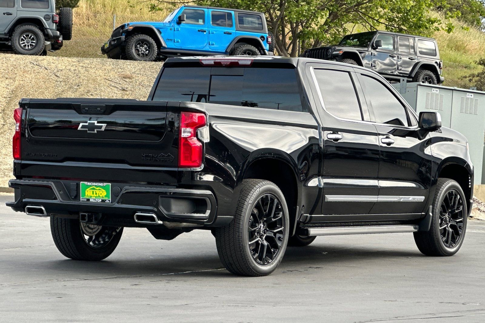 Used 2024 Chevrolet Silverado 1500 High Country w/ Technology Package image 4